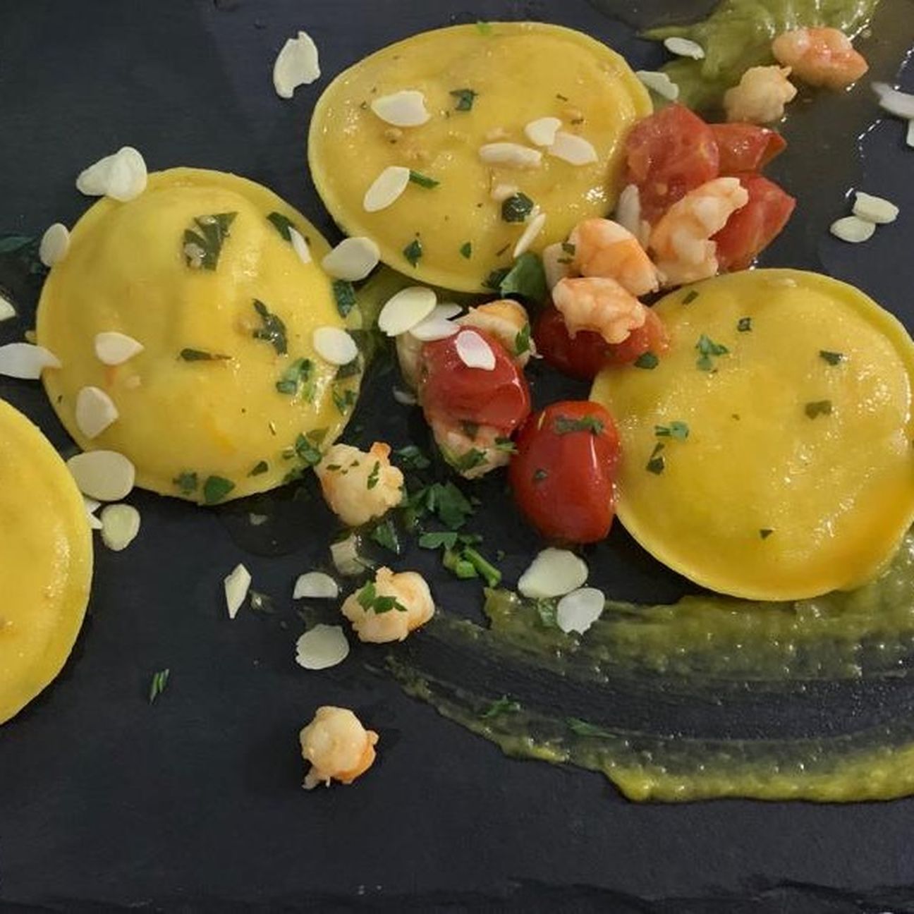 Ravioli con farina di mais ripieni di baccalà e ceci