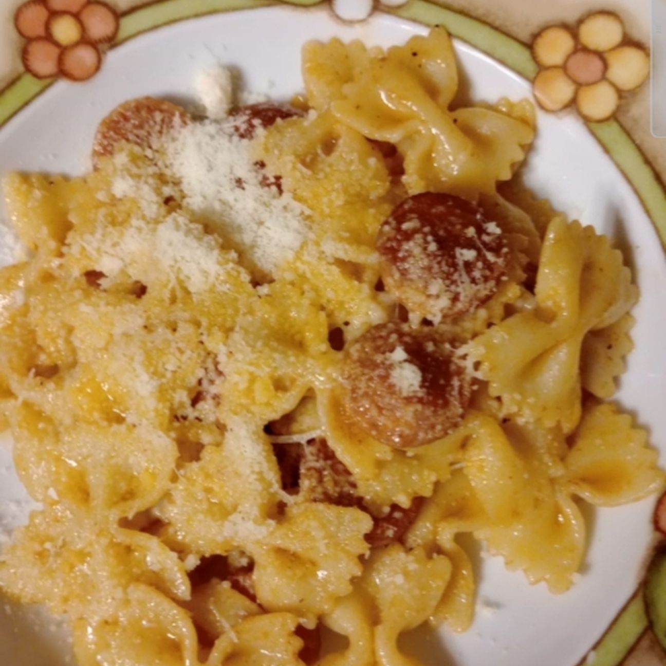 Farfalle wurstel e birra