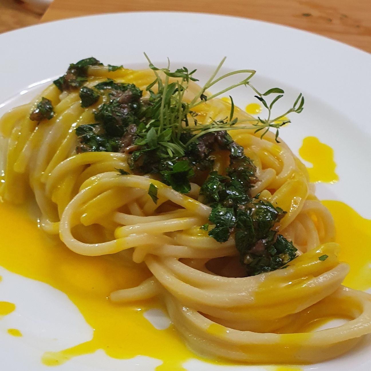 Speghetto con crema di patate e riduzione di zafferano