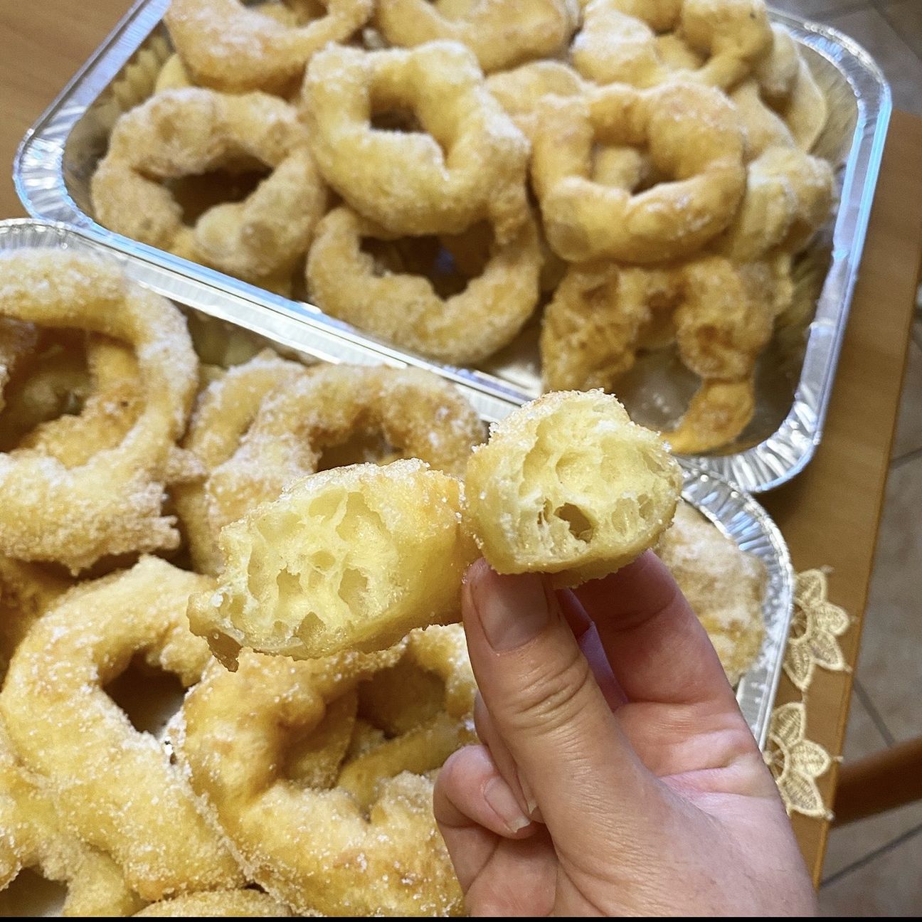 Ciambelle calabresi fritte (crustuli o cosi fritti)