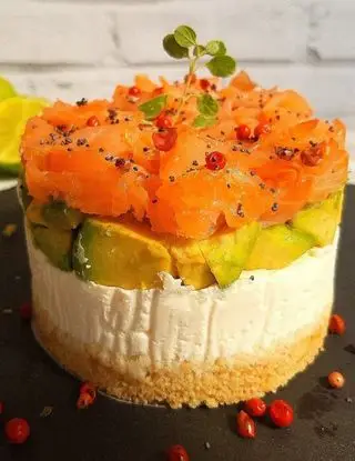 Ricetta CHEESECAKE SALATA SALMONE E AVOCADO di ricette.stellari