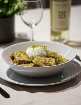 Ricetta Paccheri con crema di pistacchio, guanciale e burrata. di nadinedabramo