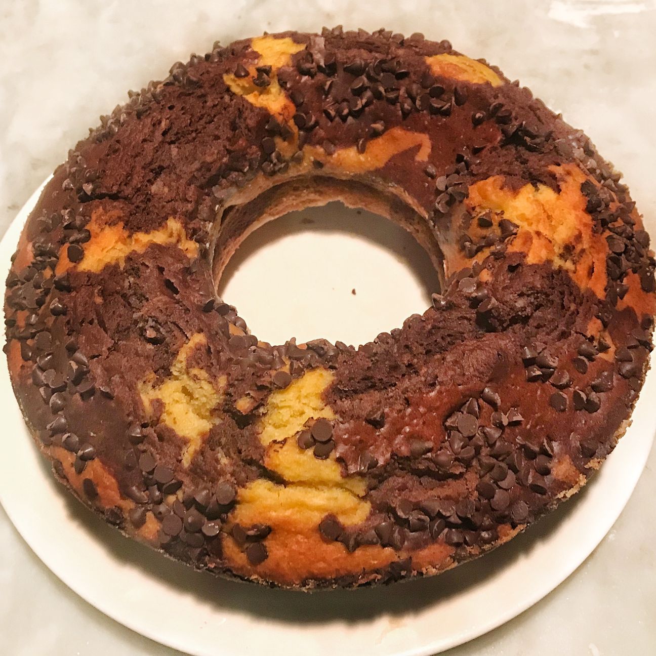 Ciambellone variegato alla zucca e doppio cioccolato