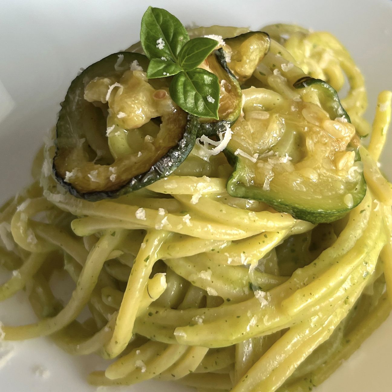 Spaghetti con crema di zucchine