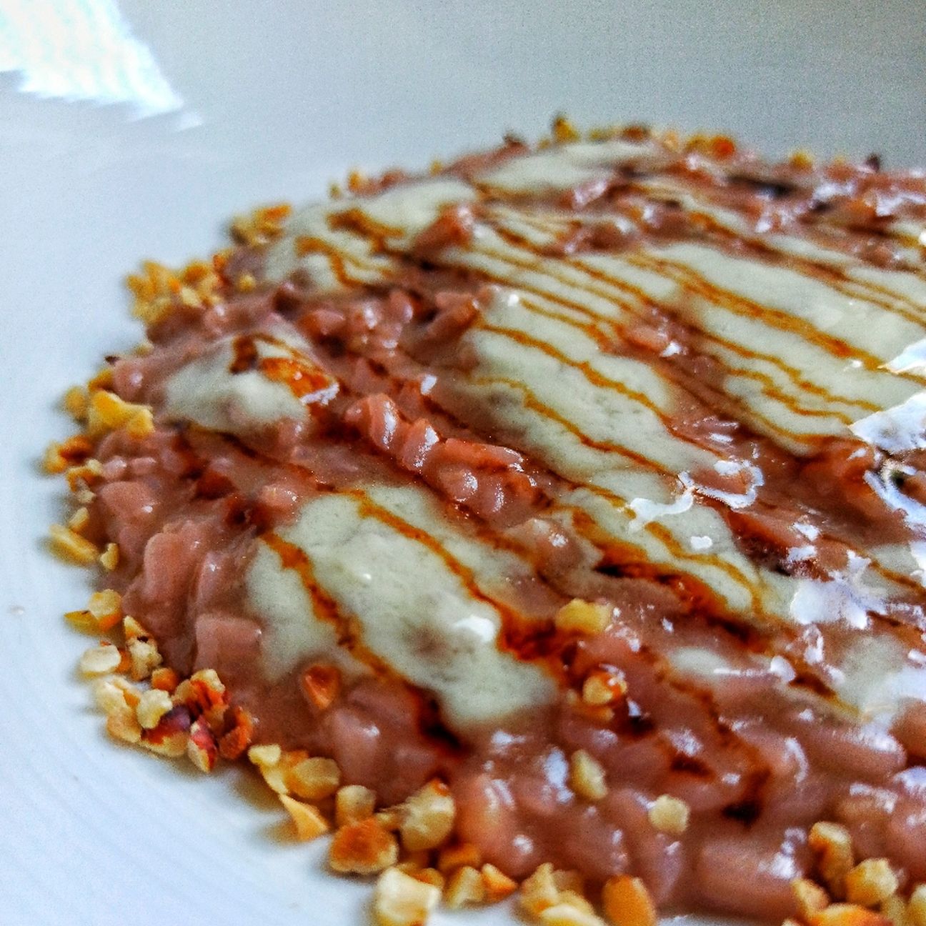 Risotto alle ciliegie canestrato nocciole