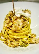 Ricetta Tagliolini, burrata, salsiccia di Norcia, pistacchio di Bronte tostato.