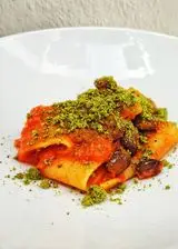 Ricetta Paccheri alla puttanesca con pistacchio