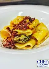 Ricetta Mezzi paccheri, vongole, datterino giallo, limone, polvere di speck