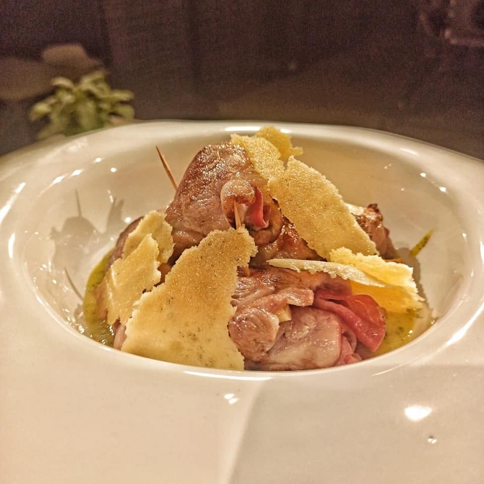 Bombette pugliesi su crema di zucchina menta chips di parmigiano