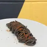 Ricetta Spaghettone al nero aglio olio peperoncino e bottarga