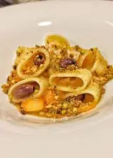 Ricetta Calamarata datterino giallo gallinella olive pistacchio