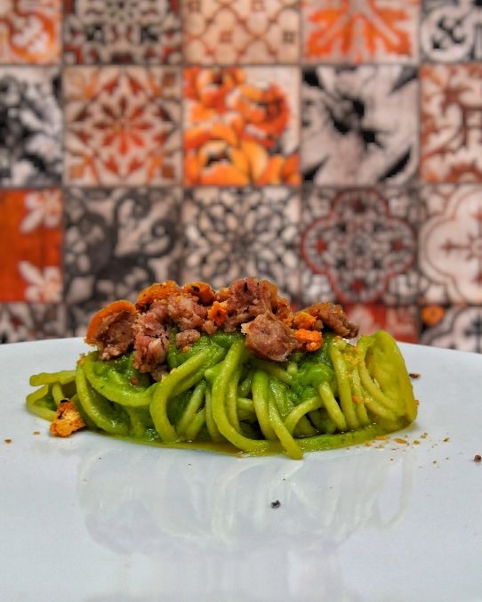 Spaghettone crema di bietole salsiccia e Tarallo