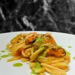 Ricetta Spaghettone al datterino giallo cozze e basilico