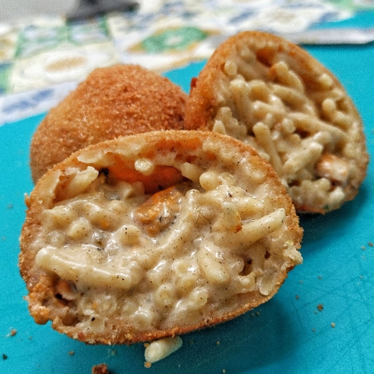 Frittatine di pasta cacio pepe cozze