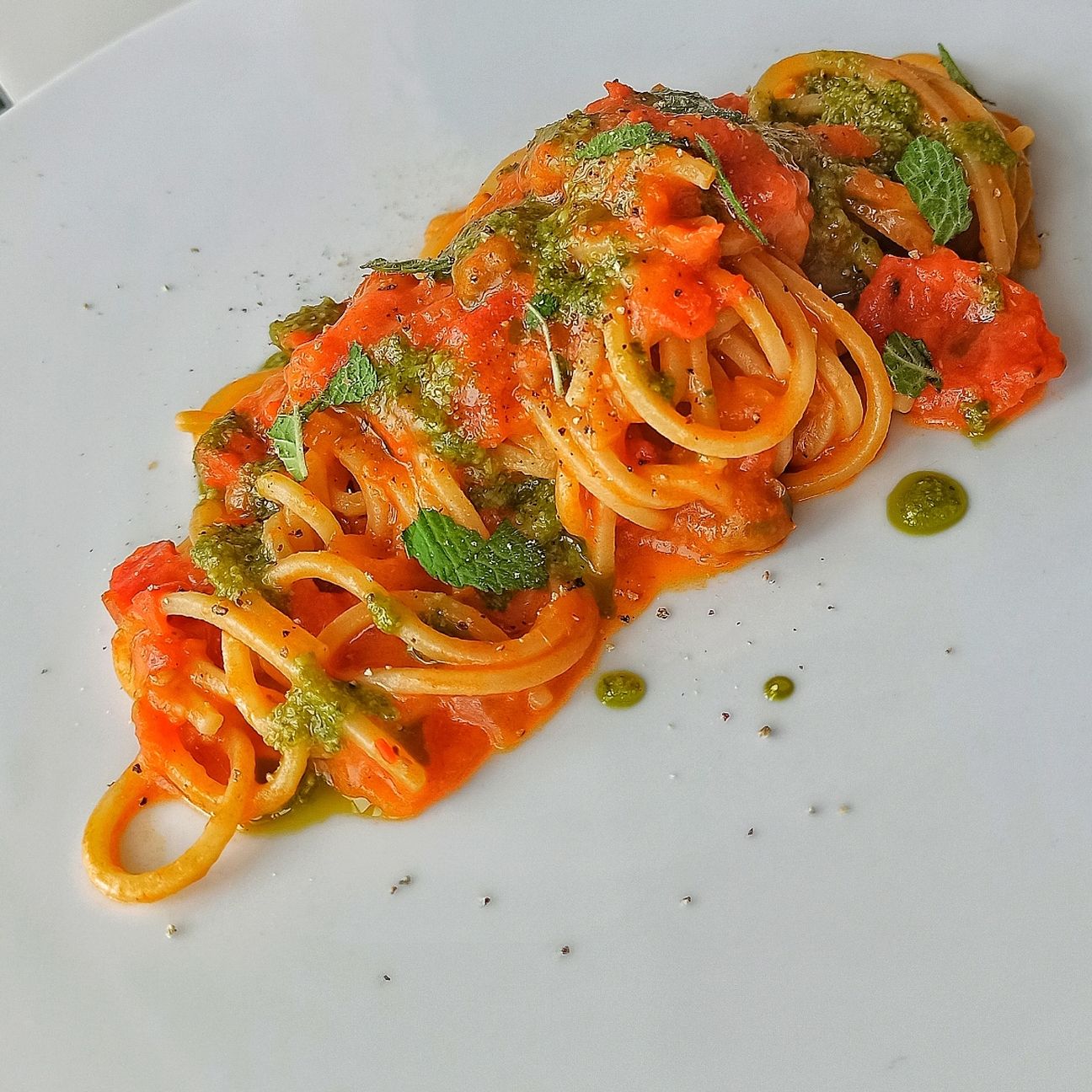 Chitarra con pomodorini arrosto crema di cima di rapa