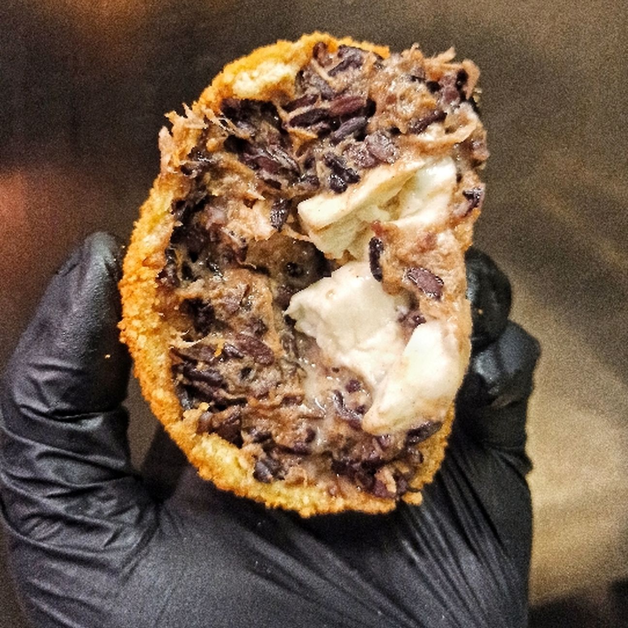 Arancini dark (porcini, pulled pork, scamorza)