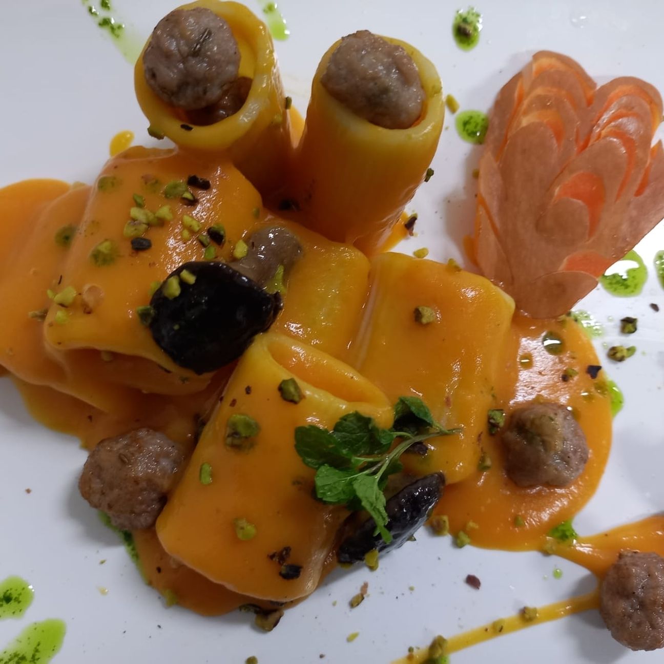 Paccheri cin zucca,funghi della murgia cardoncelli,e salsicvia di maiale