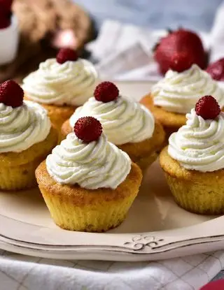 Ricetta Cupcakes crema e fragoline di giapprovato