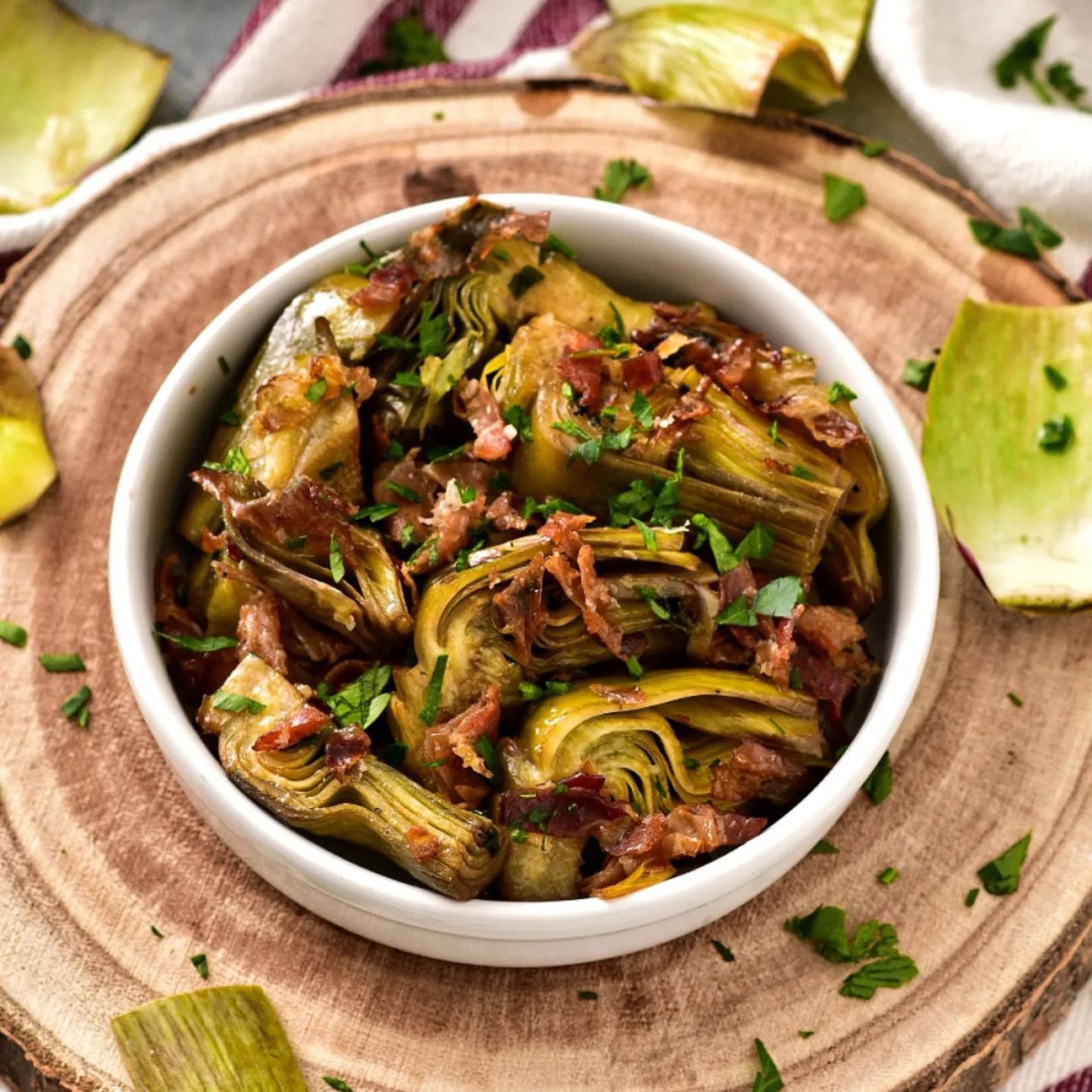 Carciofi in padella con speck e parmigiano