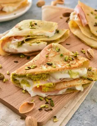 Ricetta Crepes con pesto di pistacchi, burrata e mortadella di giapprovato