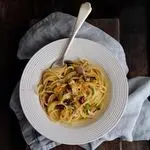 Ricetta Spaghetto quadrato con sgombro, pomodoro giallo, olive e limone