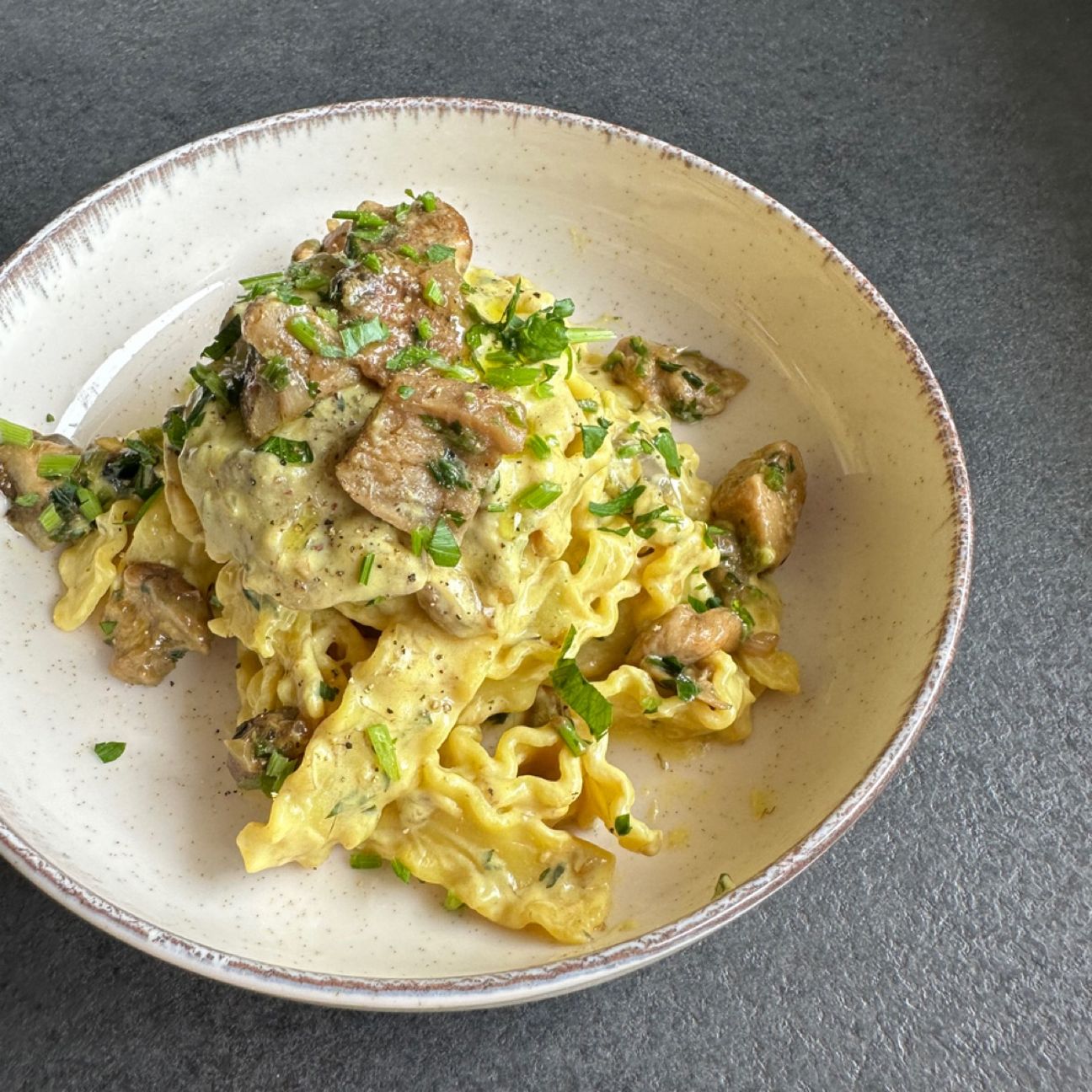 PASTA CON PORCINI, CREMA DI RICOTTA E ZAFFERANO