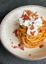 Ricetta BUCATINI CON CREMA DI POMODORINI, BURRATA E. SPECK