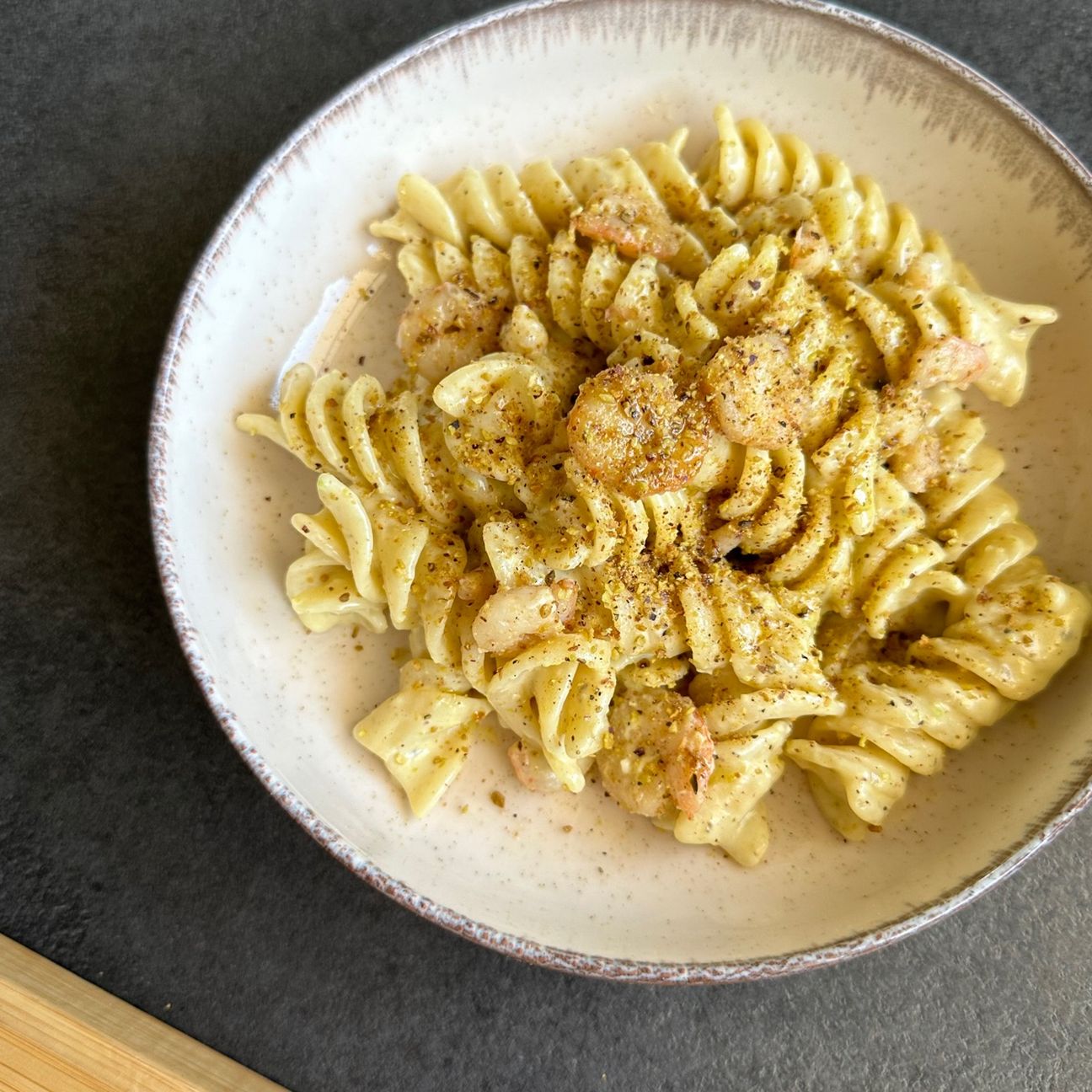 FUSILLONI CON PESTO DI PISTACCHIO, MASCARPONE E GAMBERETTI