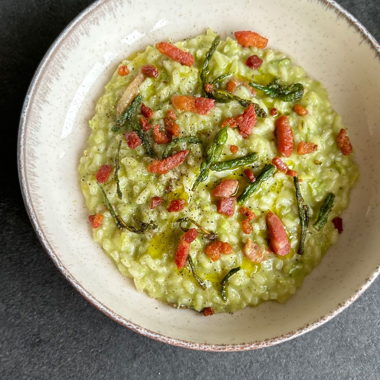 RISOTTO ASPARAGI E PANCETTA CROCCANTE