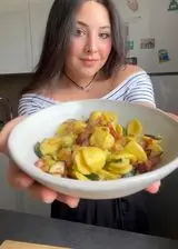 Ricetta Orecchiette con Crema di Stracchino allo Zafferano, Zucchine e Guanciale