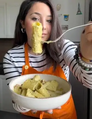 Ricetta Paccheri con Burrata, Pistacchio e Salsiccia Croccante di giorgiasbakery