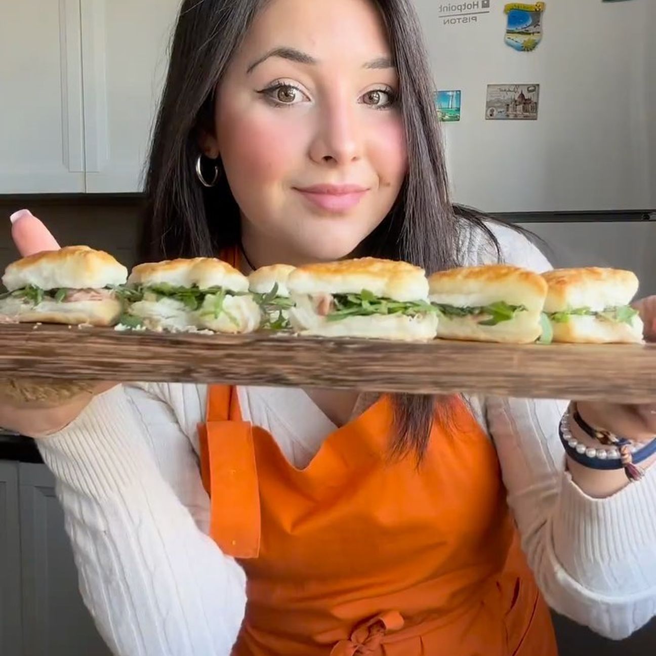 Cuori di Pasta Sfoglia con Crudo, Rucola e Formaggio Spalmabile