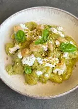 Ricetta Gnocchi con pesto di pistacchi, stracciatella e gamberetti ✨