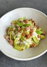 Ricetta Gnocchi sardi Pasta Garofalo con crema di piselli e salsiccia croccante