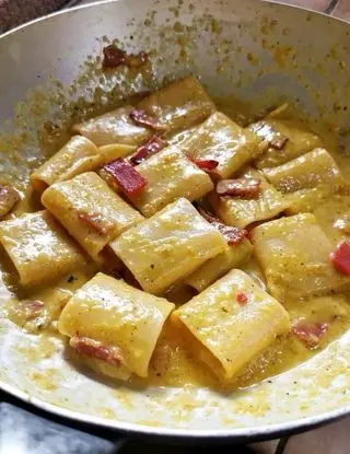 Ricetta Paccheri in crema di peperoni arrostiti, speck e fonduta di zola di ninoilpastaro