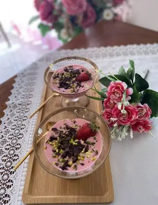 Ricetta Dessert al cucchiaio fragole, cioccolato e granella di pistacchi 🍧🍓🍫💚 di andreanimimma