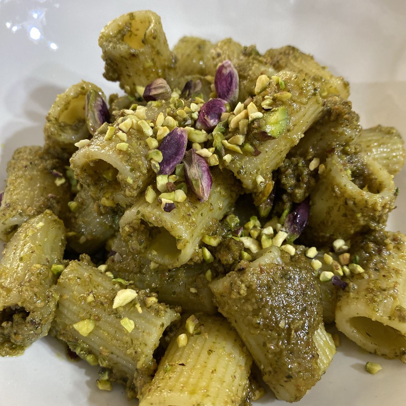 Mezze Maniche Rigate con Pesto di Pistacchi 💚