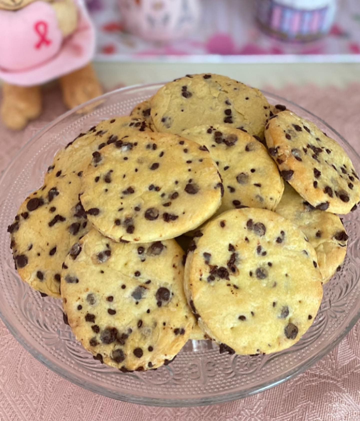 Biscotti cookie con gocce di cioccolato, cotti nel forno Ooni Volt — Ooni IT