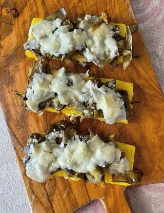 Ricetta Crostini di polenta con carciofi trifolati e grana di atavolaconsara