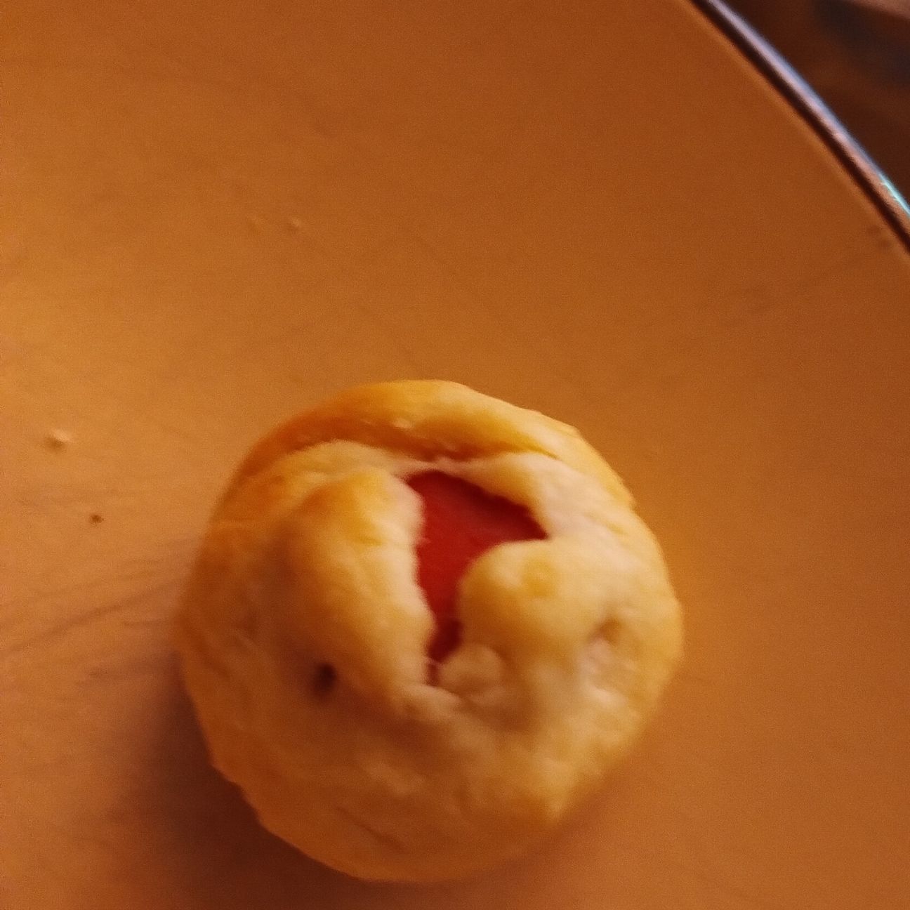 Palline di pasta sfoglia e wurstel