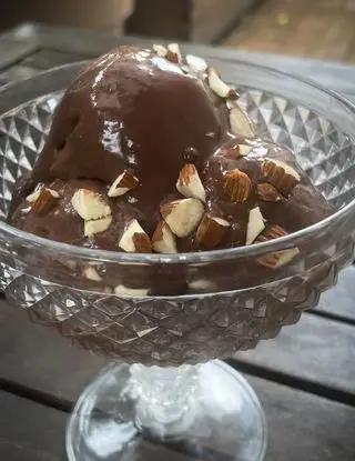 Ricetta GELATO CIOCCOLATO e NOCCIOLE di chiara_healthytales