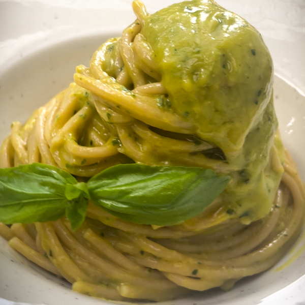 Spaghetti con crema di peperoni e pecorino sardo aromatizzato al