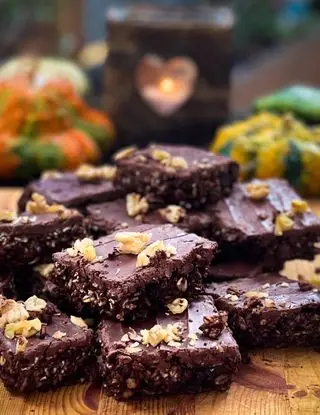 Ricetta QUADROTTI CIOCCOLATO, CACHI E NOCI di chiara_healthytales
