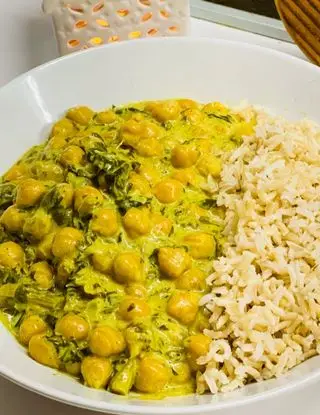 Ricetta Curry di ceci con cime di rapa e riso basmati 💛 di chiara_healthytales