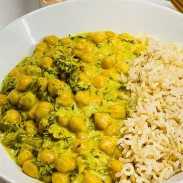 Ricetta Curry di ceci con cime di rapa e riso basmati 💛 di chiara_healthytales