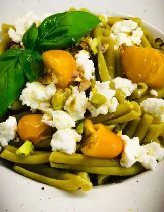 Ricetta CASERECCE DI PISELLI CON RICOTTA DATTERINI GIALLI E PISTACCHI💛💚 di chiara_healthytales