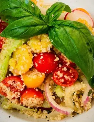 Ricetta COUS COUS COLORATO🥒🍅🦐 di chiara_healthytales