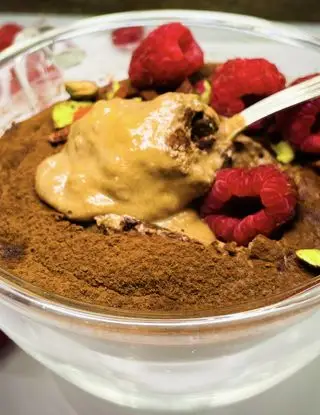 Ricetta ☕️TORTA IN TAZZA COL CUORE MORBIDO 🤎AL CACAO E CACHI di chiara_healthytales