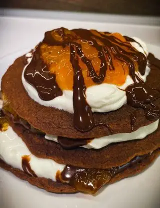 Ricetta PANCAKES AL CIOCCOLATO 🍫 e CACHI di chiara_healthytales