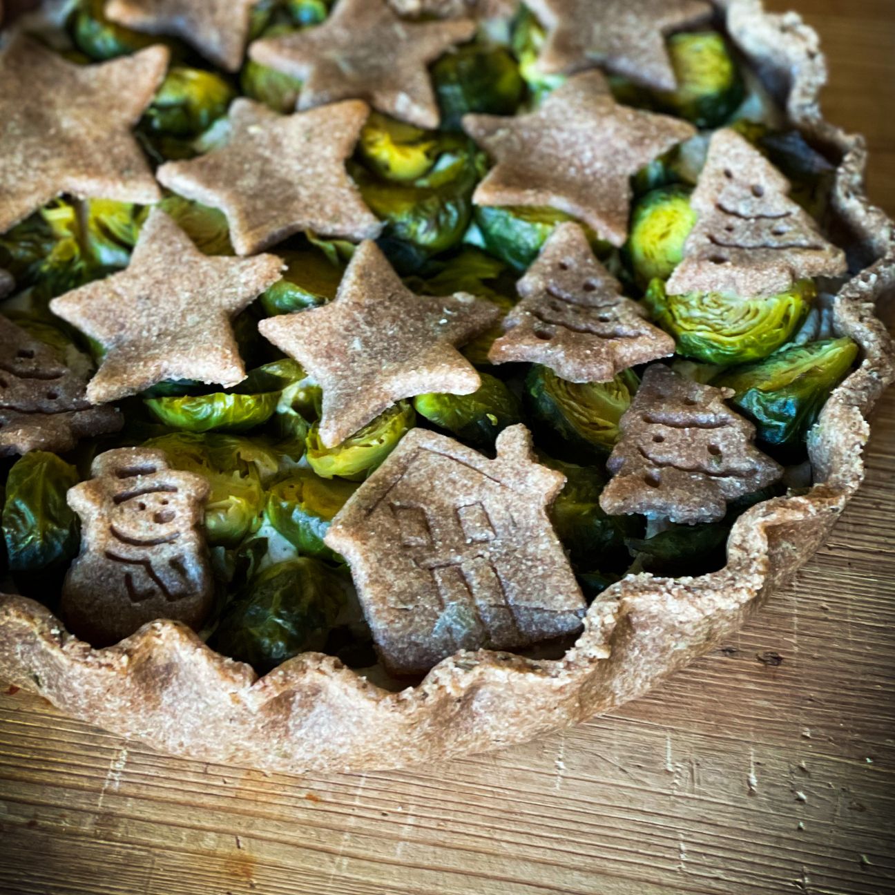 TORTA SALATA CON CREMA DI MISO BIANCO E CAVOLETTI DI BRUXELLES #NataleAltaCucina